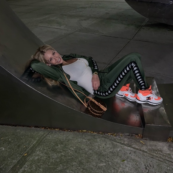 Meet Your Posher Amber! - Picture 13 of 14